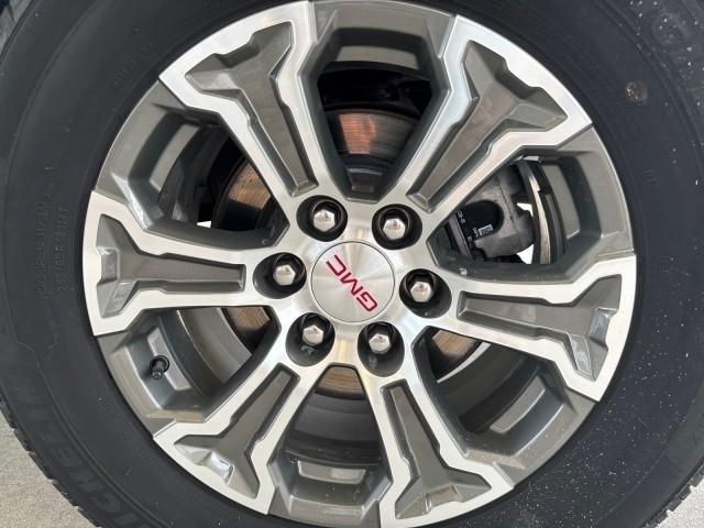 GMC Sierra 1500 4WD Crew Cab 147" SLT 2025