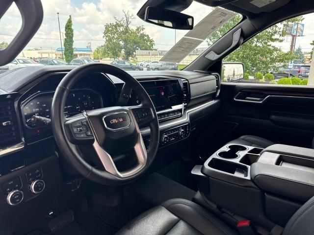 GMC Sierra 1500 4WD Crew Cab 147" SLT 2025