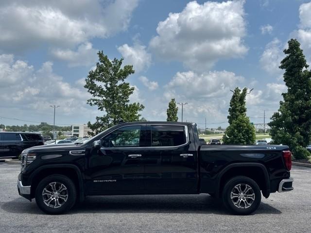 GMC Sierra 1500 4WD Crew Cab 147" SLT 2025