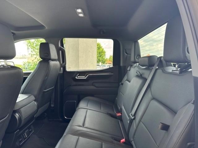 GMC Sierra 1500 4WD Crew Cab 147" SLT 2025