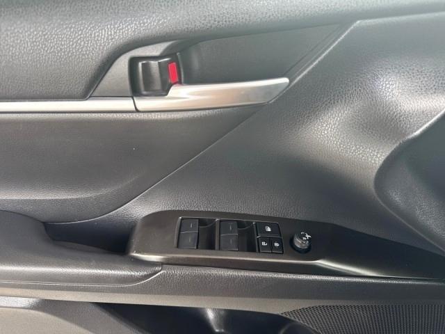 Toyota Camry Hybrid SE Nightshade CVT (Natl) 2023