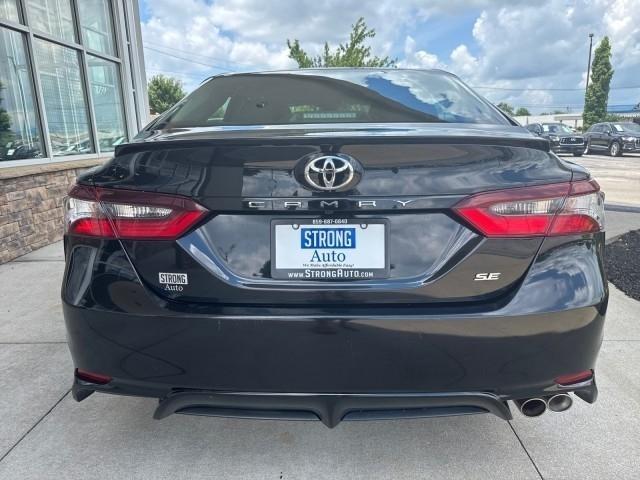 Toyota Camry Hybrid SE Nightshade CVT (Natl) 2023