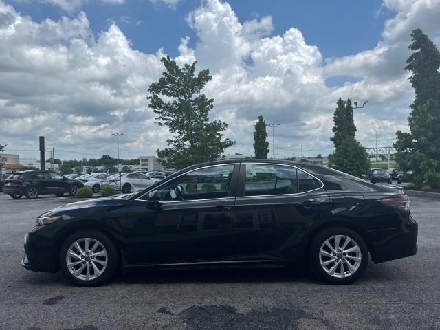 Toyota Camry Hybrid SE Nightshade CVT (Natl) 2023