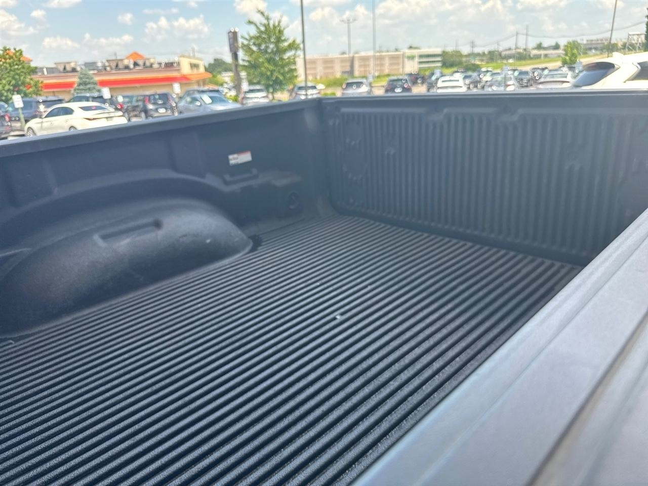 RAM 1500 Laramie 4x4 Crew Cab 5'7" Box 2023