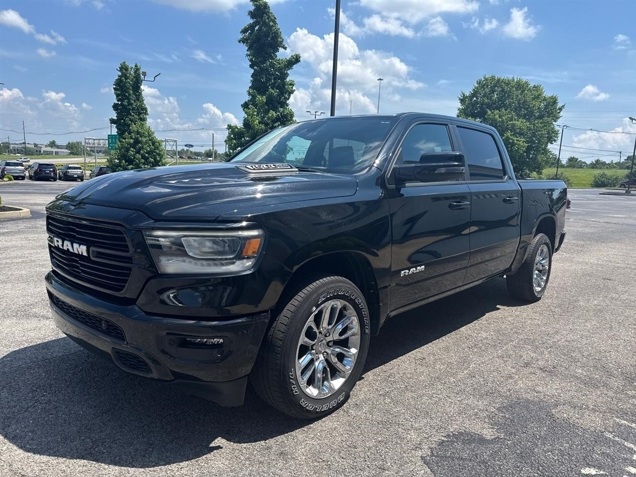 RAM 1500 Laramie 4x4 Crew Cab 5'7" Box 2023