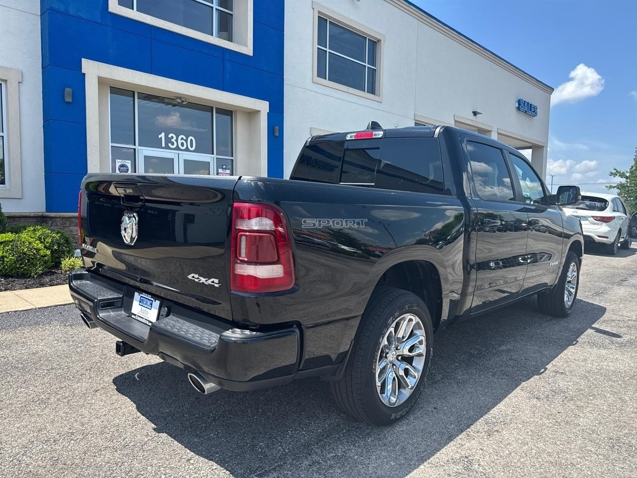 RAM 1500 Laramie 4x4 Crew Cab 5'7" Box 2023