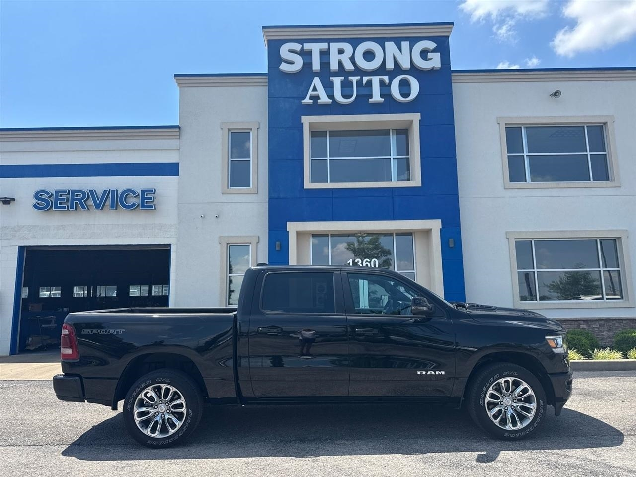 RAM 1500 Laramie 4x4 Crew Cab 5'7" Box 2023