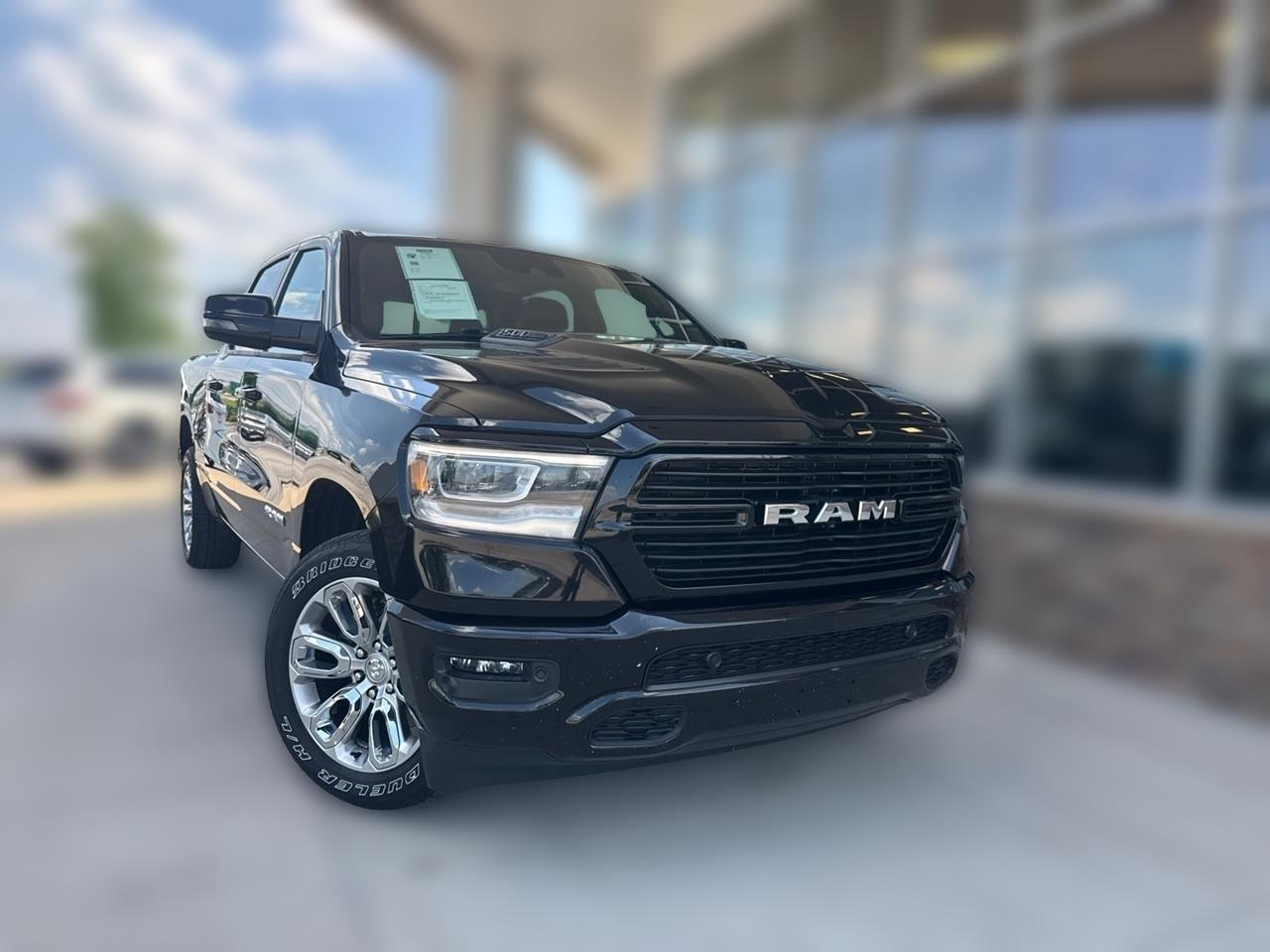 RAM 1500 Laramie 4x4 Crew Cab 5'7" Box 2023