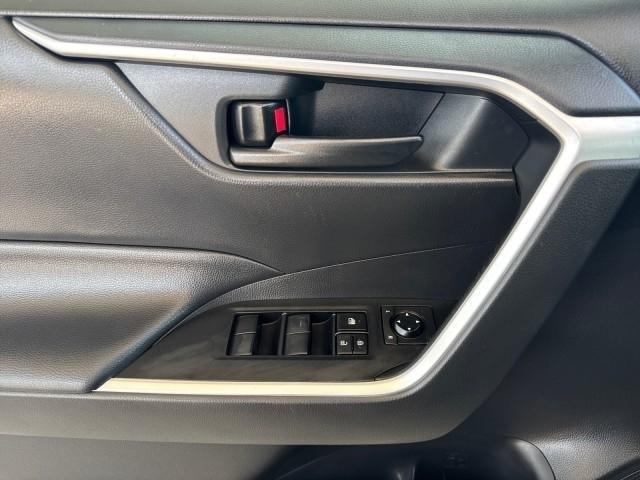 Toyota RAV4 LE AWD (Natl) 2021