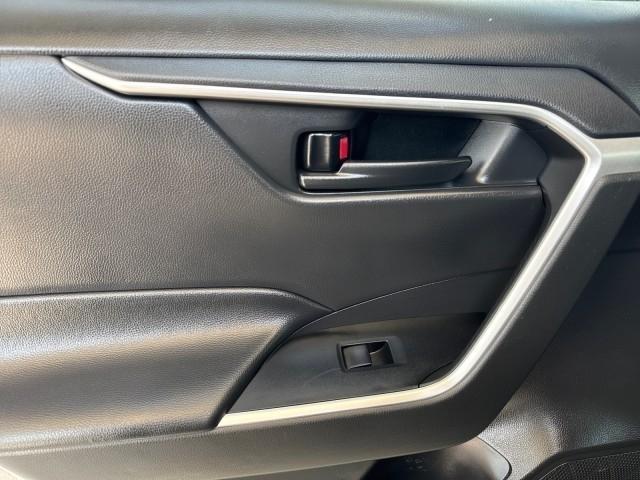 Toyota RAV4 LE AWD (Natl) 2021