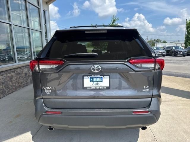 Toyota RAV4 LE AWD (Natl) 2021