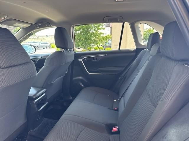 Toyota RAV4 LE AWD (Natl) 2021