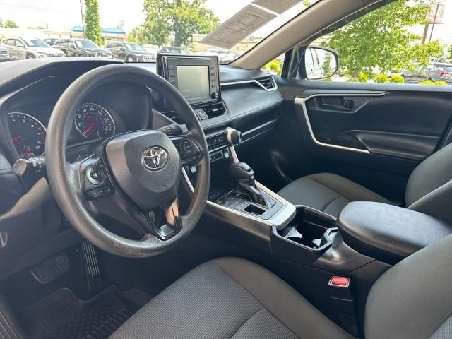 Toyota RAV4 LE AWD (Natl) 2021