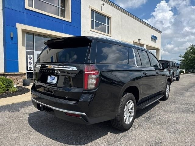 Chevrolet Suburban 4WD 4dr LT 2022