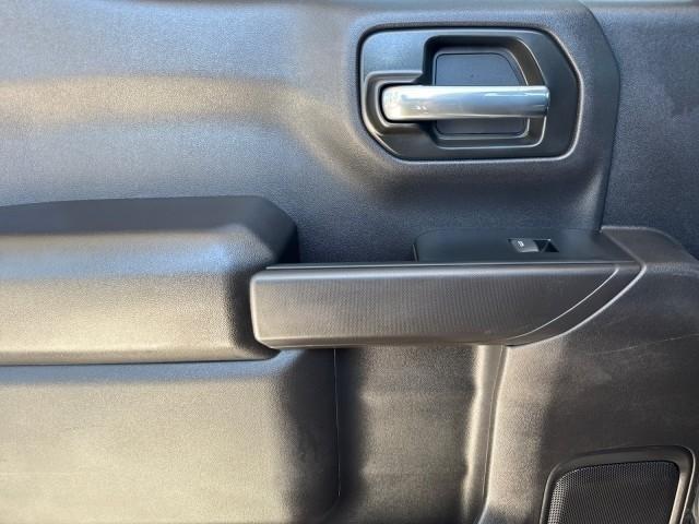 Chevrolet Silverado 1500 4WD Crew Cab 147" Custom Trail Boss 2024