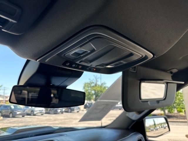 Chevrolet Silverado 1500 4WD Crew Cab 147" Custom Trail Boss 2024