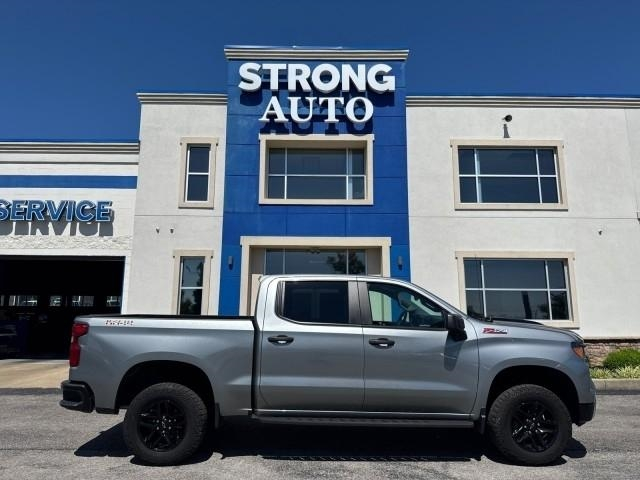 Chevrolet Silverado 1500 4WD Crew Cab 147" Custom Trail Boss 2024