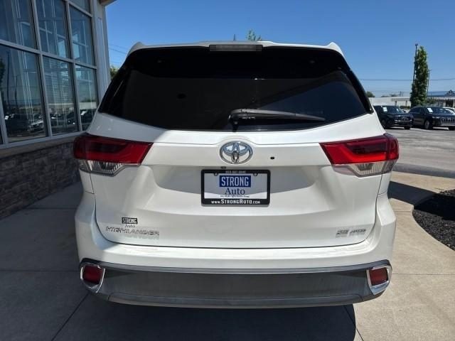 Toyota Highlander XLE V6 AWD (Natl) 2017