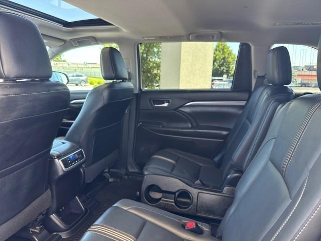 Toyota Highlander XLE V6 AWD (Natl) 2017