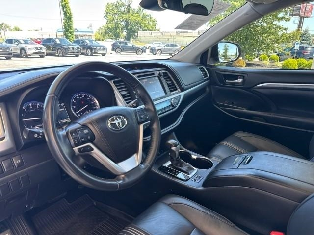 Toyota Highlander XLE V6 AWD (Natl) 2017