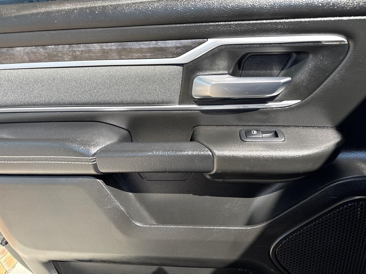 RAM 1500 Big Horn 4x4 Crew Cab 5'7" Box 2023