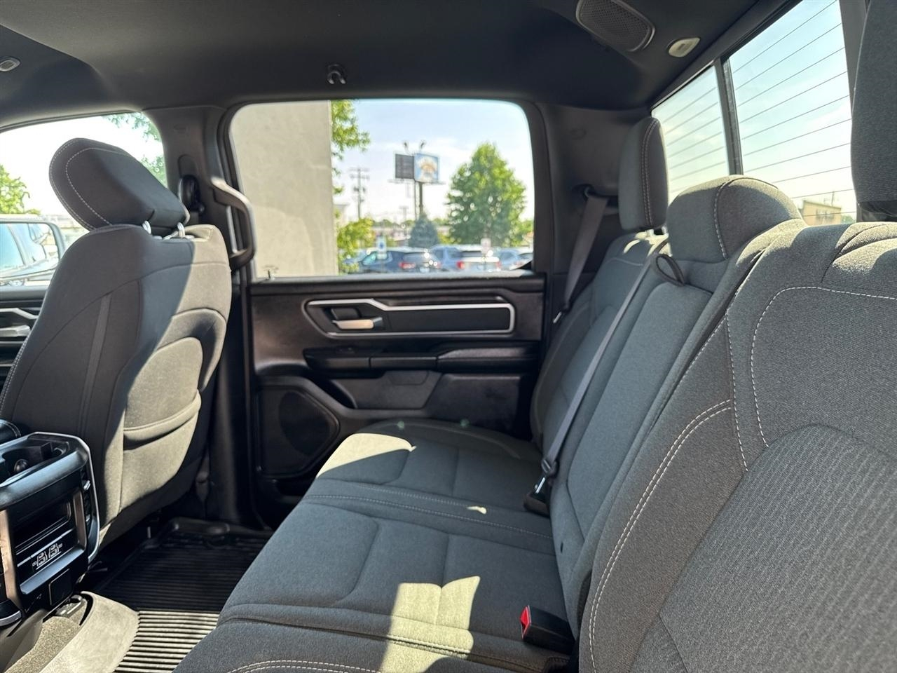 RAM 1500 Big Horn 4x4 Crew Cab 5'7" Box 2023