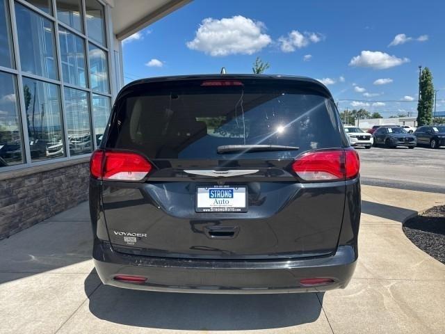 Chrysler Voyager LX FWD 2021