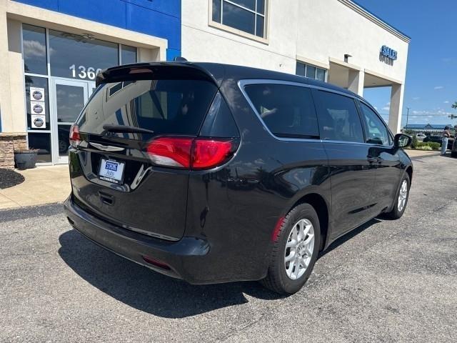Chrysler Voyager LX FWD 2021