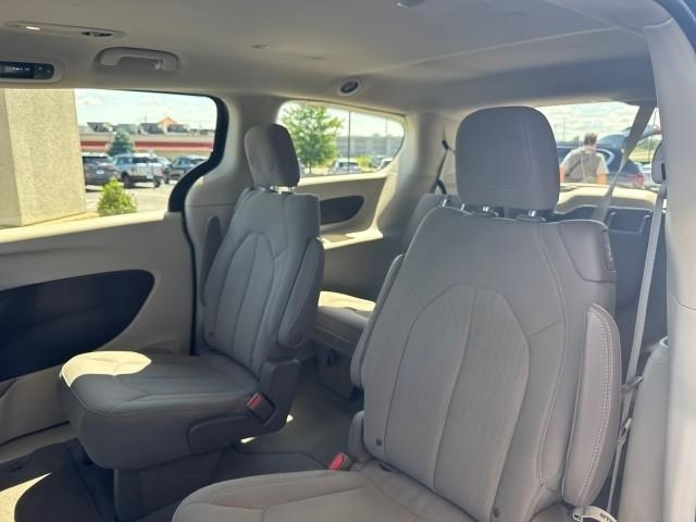 Chrysler Voyager LX FWD 2021