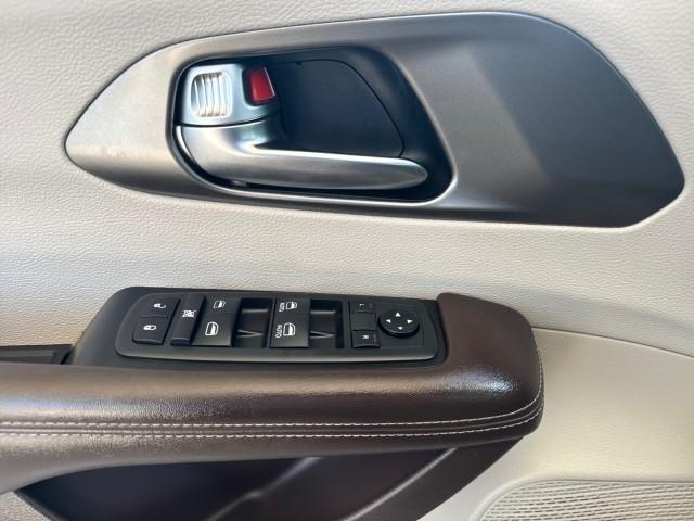 Chrysler Voyager LX FWD 2021