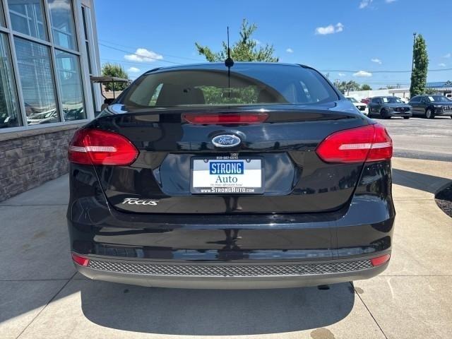 Ford Focus S Sedan 2018