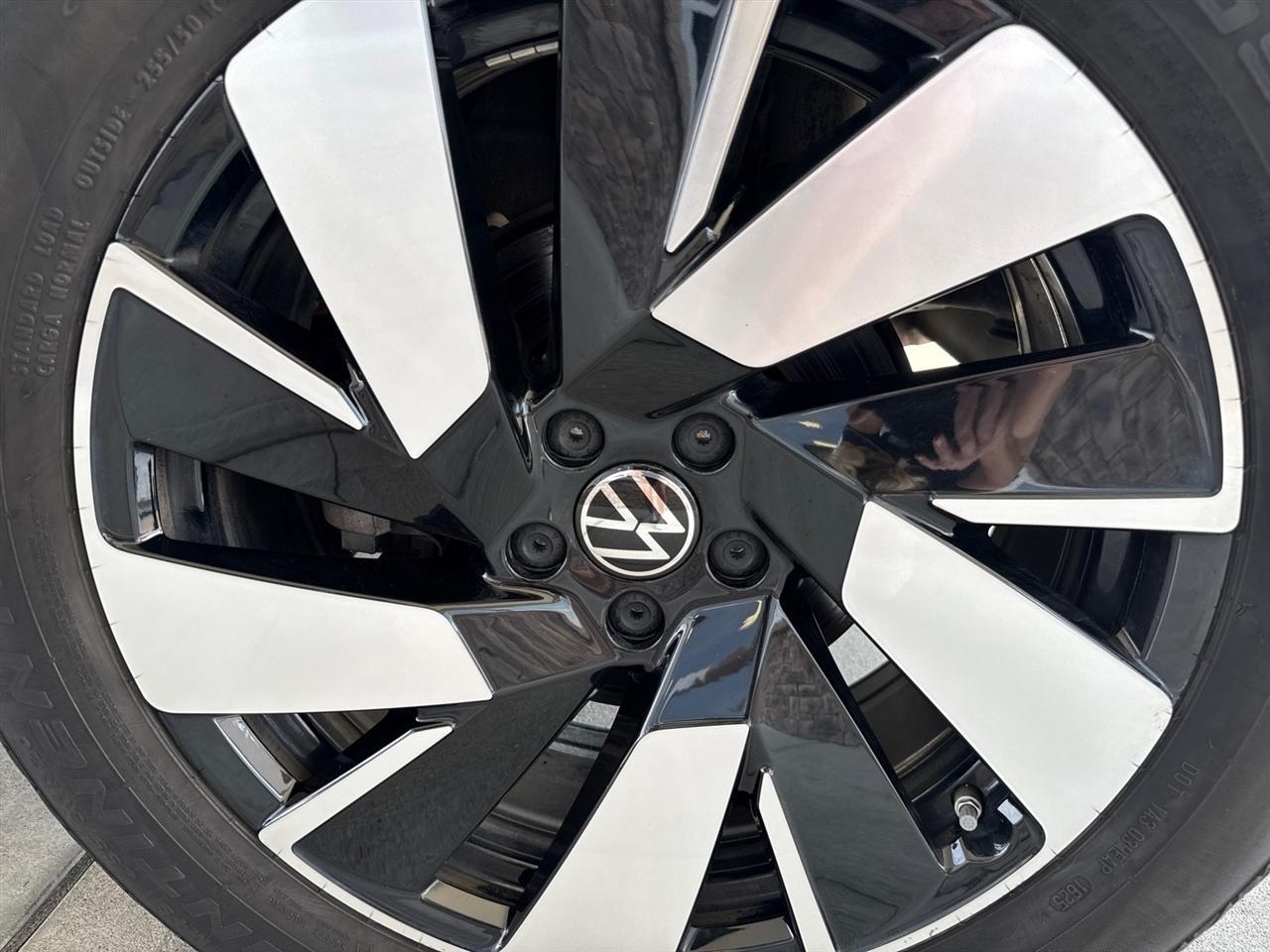 Volkswagen Atlas Cross Sport 2.0T SE w/Technology FWD 2025