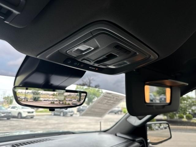 Chevrolet Silverado 1500 4WD Crew Cab 147" LTZ 2024