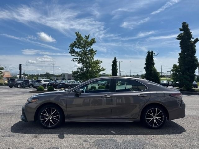 Toyota Camry SE Auto (Natl) 2024