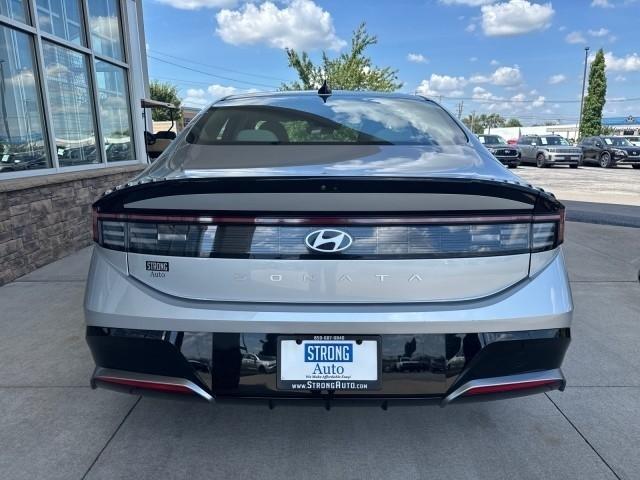 Hyundai Sonata SEL FWD 2025