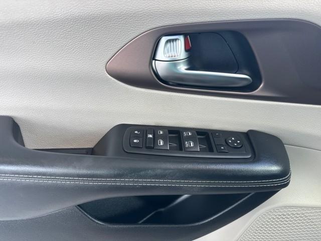 Chrysler Voyager LX FWD 2023