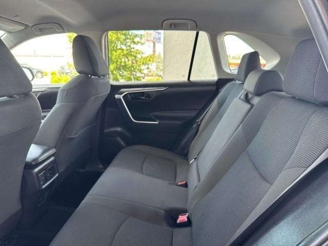 Toyota RAV4 LE FWD (Natl) 2025