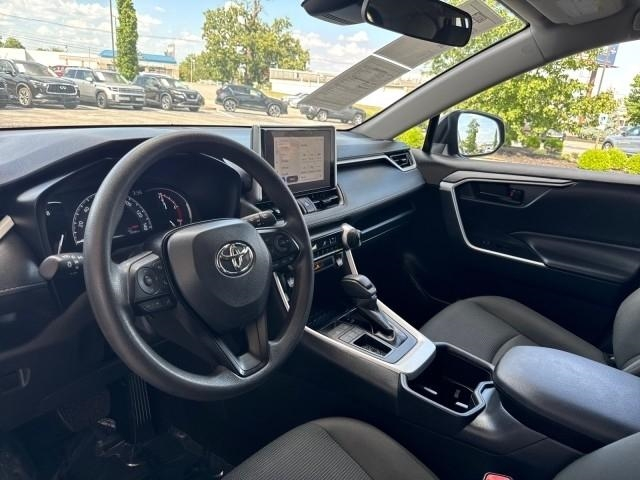 Toyota RAV4 LE FWD (Natl) 2025