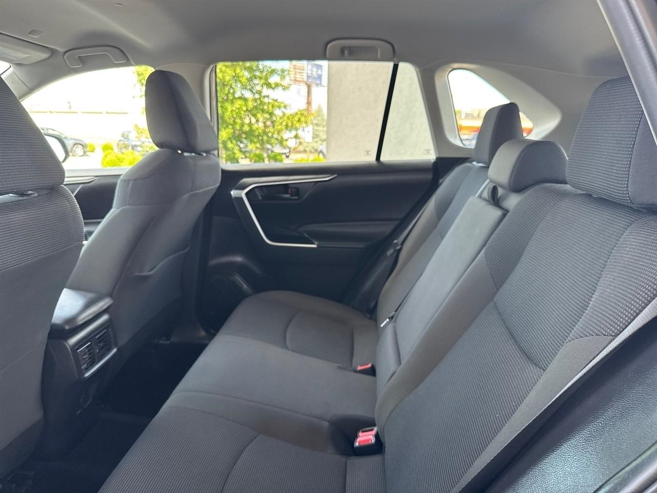 Toyota RAV4 LE FWD (Natl) 2025