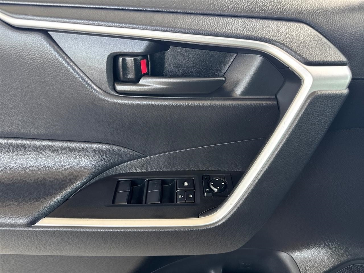 Toyota RAV4 LE FWD (Natl) 2025