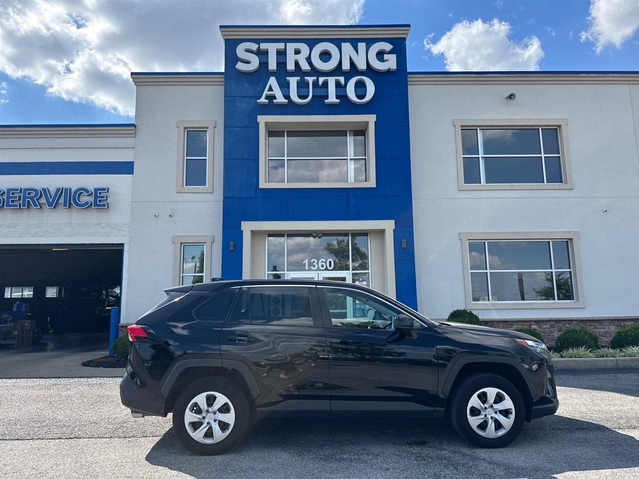 Toyota RAV4 LE FWD (Natl) 2025