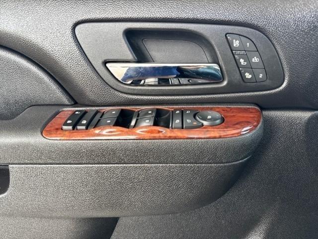 Chevrolet Avalanche 4WD Crew Cab LTZ 2012