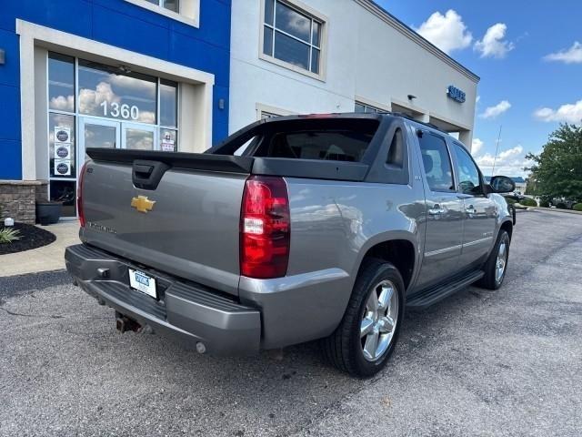Chevrolet Avalanche 4WD Crew Cab LTZ 2012