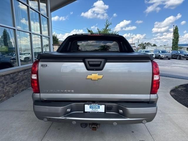 Chevrolet Avalanche 4WD Crew Cab LTZ 2012