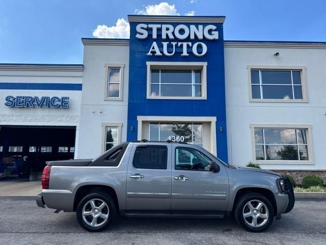 Chevrolet Avalanche 4WD Crew Cab LTZ 2012