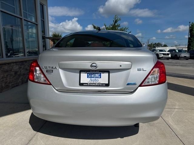 Nissan Versa 4dr Sdn CVT 1.6 SL 2012