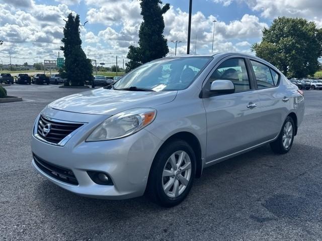 Nissan Versa 4dr Sdn CVT 1.6 SL 2012