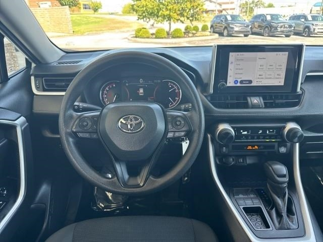 Toyota RAV4 LE FWD (Natl) 2025