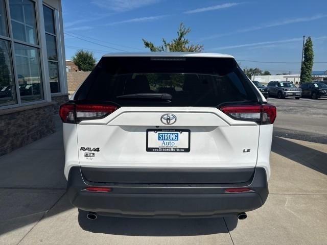Toyota RAV4 LE FWD (Natl) 2025