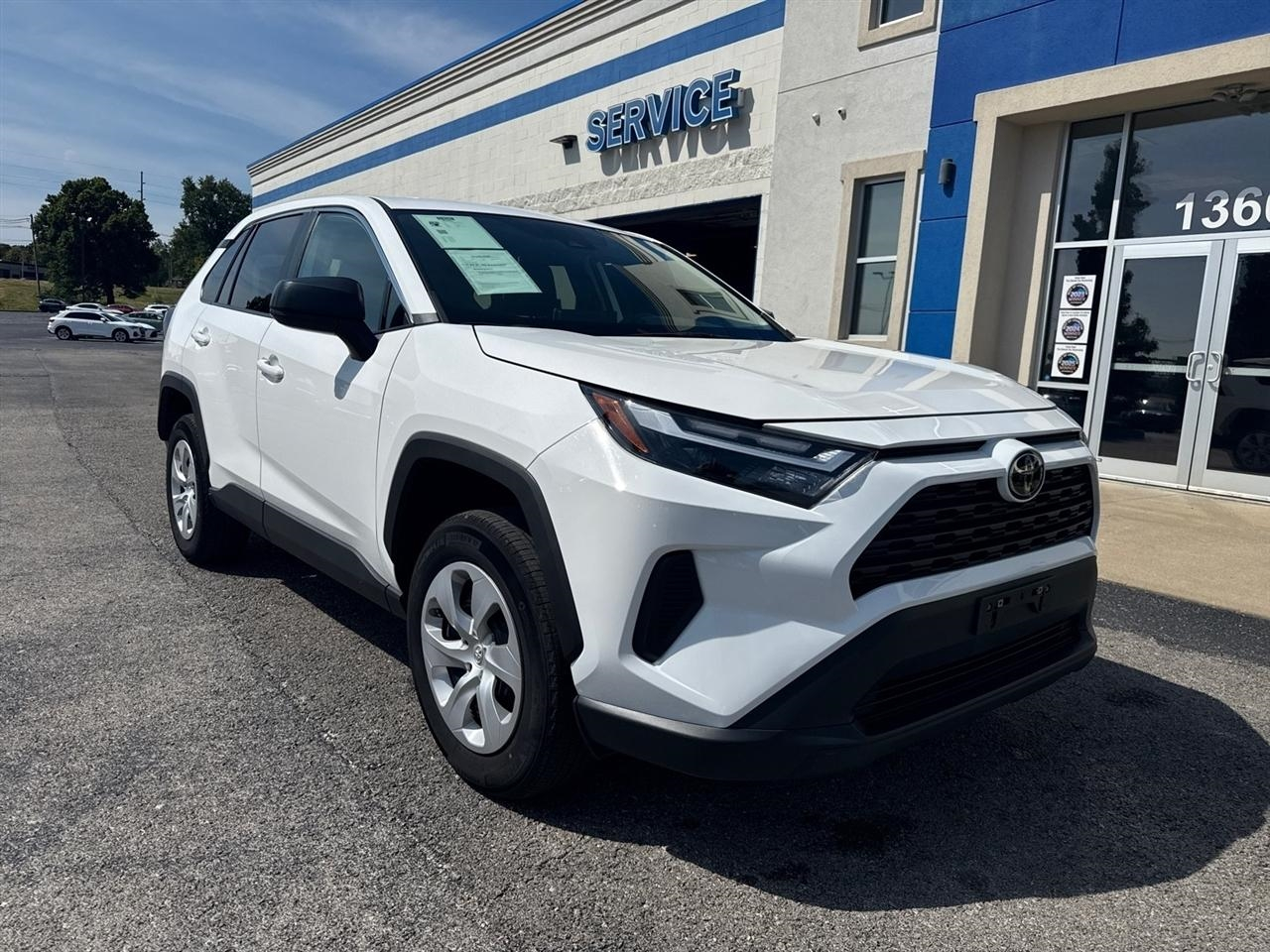 Toyota RAV4 LE FWD (Natl) 2025